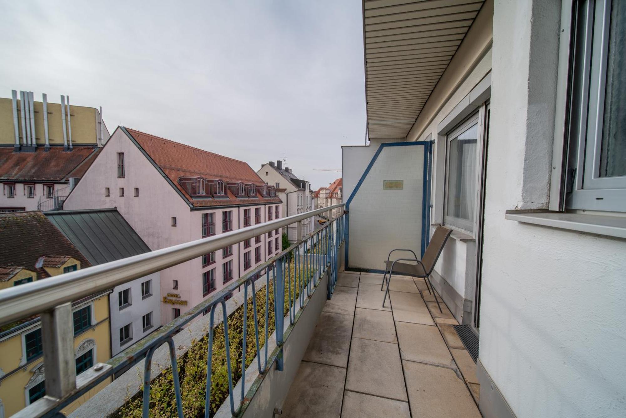 Einzelzimmer mit Balkon